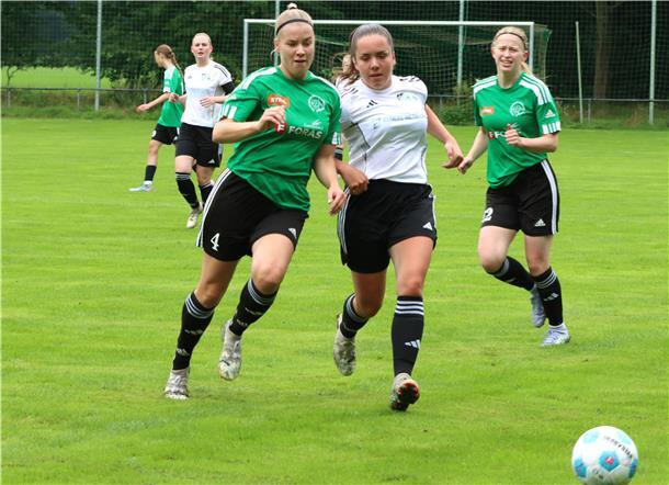 Zwei Spiele,  Die SG Anderlingen/Byhusen um Mara Sophie Holsten (links) setzte sich im Auswärtsspiel mit 3:1 durch.