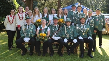 Die Sittenser Schützen und Schützinnen jubeln: Sie haben wieder ein komplettes Königshaus.