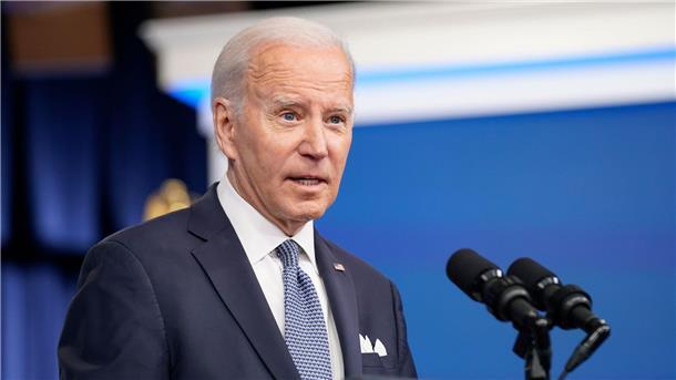 Die Situation ist für US-Präsident Biden politisch äußerst heikel, denn mit einem ähnlich Fall hatte sein Vorgänger Trump zuvor für einen Skandal gesorgt.