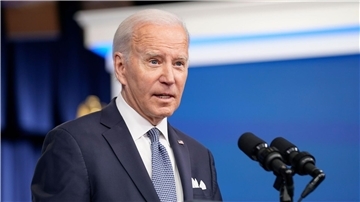 Die Situation ist für US-Präsident Biden politisch äußerst heikel, denn mit einem ähnlich Fall hatte sein Vorgänger Trump zuvor für einen Skandal gesorgt.