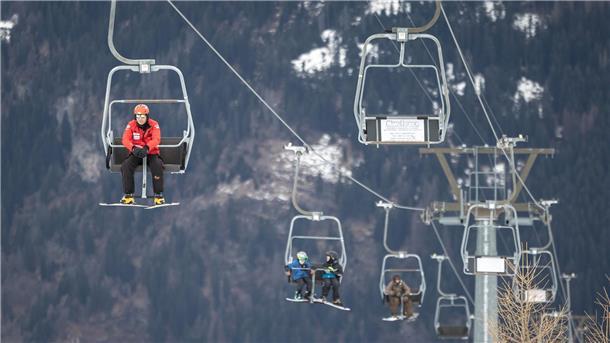 Skisaison im Grünen: „Ohne Beschneiung hätten wir schon zu“ Die Skigebiete haben mit höheren Temperaturen und weniger Schnee zu kämpfen.
