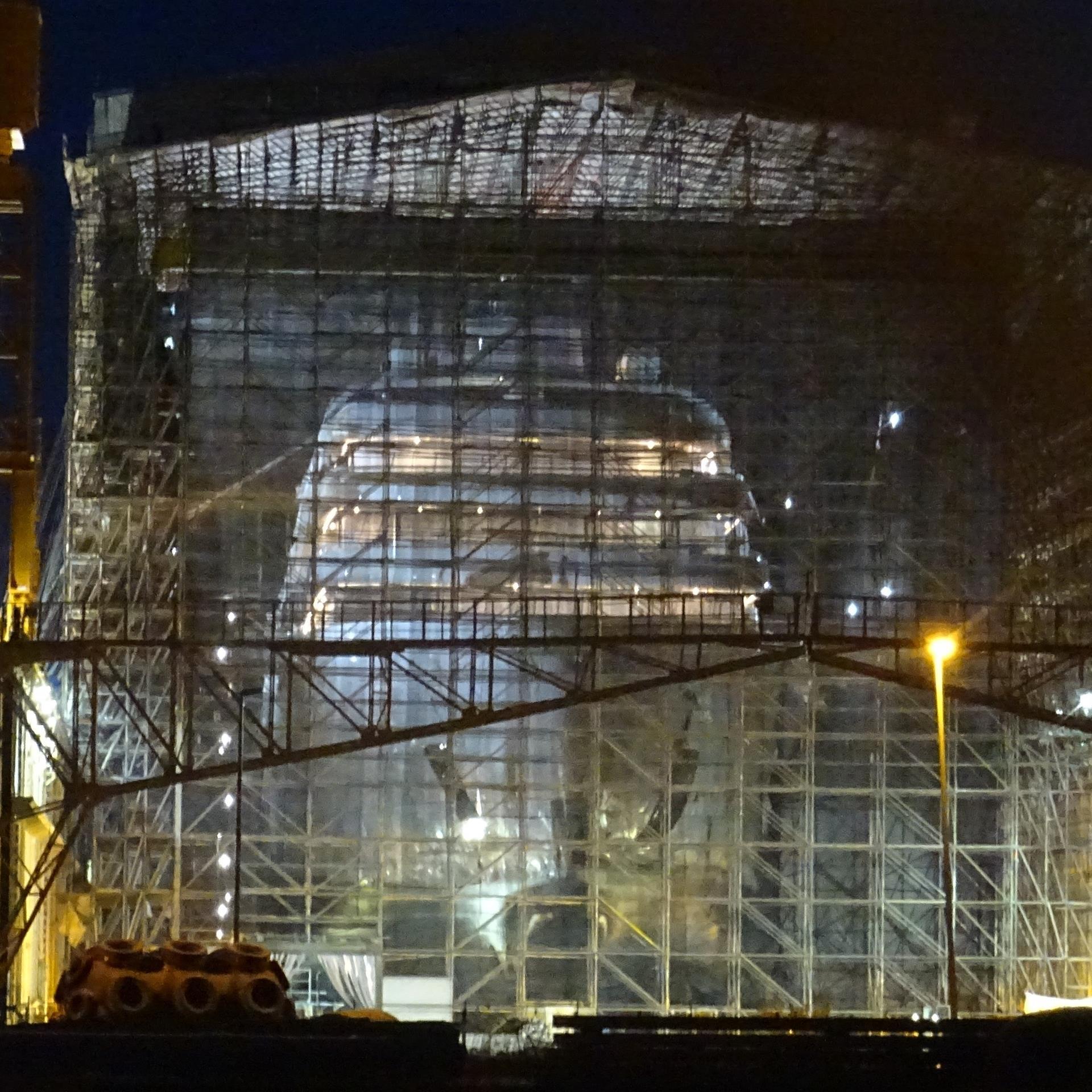 Die „Solaris“ im Schwimmdock der Lloyd Werft.