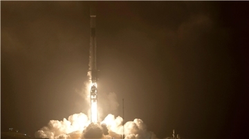 Die SpaceX Falcon 9 Rakete startet mit dem Double Asteroid Redirection Test (DART) an Bord vom Space Launch Complex 4E auf der Vandenberg Space Force Base in Kalifornien.