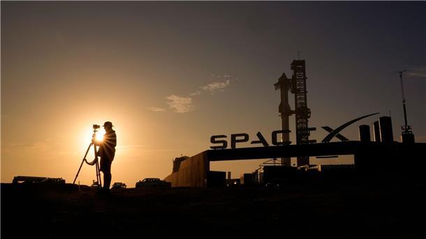 Die SpaceX-Megarakete „Starship“ vor dem Start.