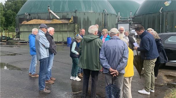 Menschengruppe in Regevor Biogasanlagen