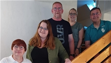 Die Speelschar Reitland von unten nach oben:
Ulla Grape als Kassenwartin, Meike Ripphoff als 2. Vorsitzende, Thomas Helms als 1. Vorsitzender, Carina Wispeler als Schriftwartin, Stefan Marburg als Kassenprüfer, nicht auf dem Foto: Jörg Wiggers als Pressewart.