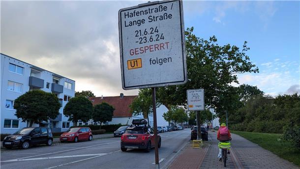 Auto, Rad und Busnutzer: Das ist wichtig zur Sperrung Lange Straße Bremerhaven Ein Straßenschild
