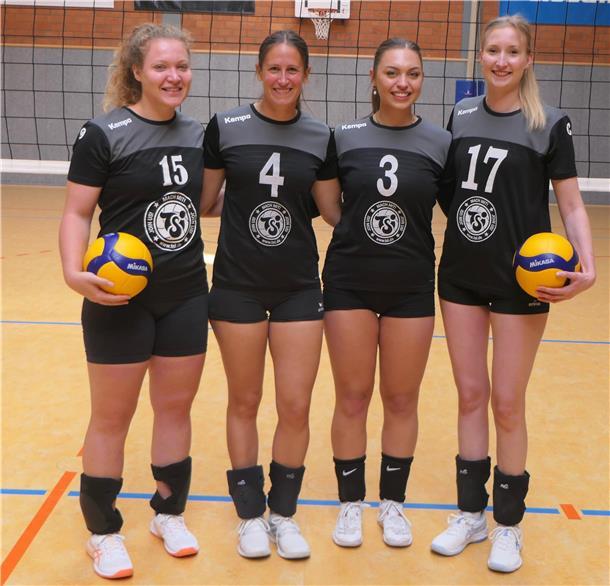 TuS Zeven will in der Volleyball-Oberliga wieder oben mitspielen Die Spielerinnen im Mittelblock (von links): Hannah Freidhof, Christina Pastor Brandt, Juliana Graur und Nicole Brockmann.