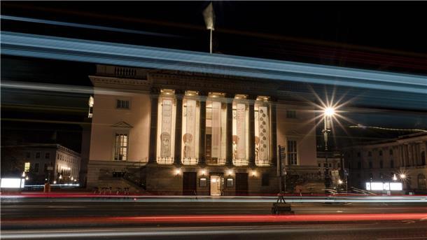 Bieito eröffnet Staatsoper-Premierensaison mit Buh-Rufen Die Staatsoper Unter den Linden: Hier hat Calixto Bieito die Premierensaison in Berlin eröffnet.