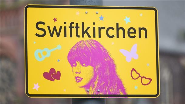 Zu Ehren von Taylor Swift: Gelsenkirchen wird „Swiftkirchen“ Die Stadt Gelsenkirchen wird im Juli Schauplatz für die „Eras Tour“ von Superstar Taylor Swift - und gibt zu Ehren der Musikerin einen neuen „Swiftkirchen“.