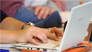 Die Stadt Nordenham kann für die Beschaffung von Laptops für Lehrkräfte an Grundschulen mehr als 38.000 Euro ausgeben.