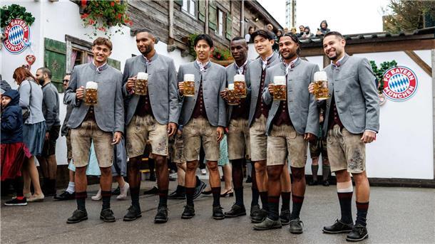Die Stars des FC Bayern durften zufrieden auf dem Oktoberfest anstoßen.