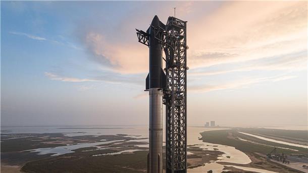 „Starship“ zerbricht kurz nach erstem Teststart Die Starship-Rakete von SpaceX bestehent aus dem rund 70 Meter langen Booster „Super Heavy“ und der rund 50 Meter langen, ebenfalls „Starship“ genannten oberen Stufe.