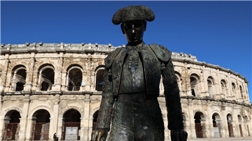 Die Statue des französischen Matadors Christian Montcouquiol, bekannt als „Nimeno II“, vor der Arena in Nîmes.
