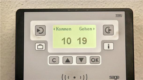 Die Stechuhr - eine Möglichkeit, Arbeitszeit zu erfassen.