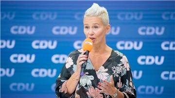 Die stellvertretende CDU-Bundesvorsitzende Silvia Breher spricht beim politisch-vergnüglichen Aschermittwoch der CDU in Selsingen.