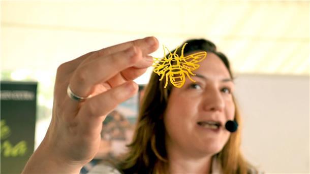 Die Sterneköchin María José Martínez will Bienen vor dem Aussterben retten und setzt sich dafür auch während ihrer Kochshows ein.