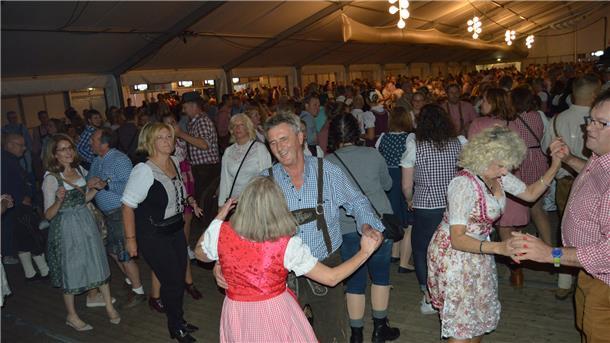 Die Stimmung auf dem Oktoberfest im Gewerbepark in Stotel war einfach phänomenal.