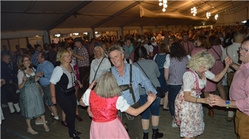 Die Stimmung auf dem Oktoberfest im Gewerbepark in Stotel war einfach phänomenal.