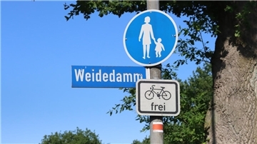 Die Straße Weidedamm in Tarmstedt soll einen Regenwasserkanal bekommen. Die Anlieger sind gegen den Ausbau, den sie teilweise bezahlen sollen. Jetzt hat der Rat einen Beschluss gefasst.