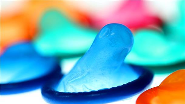 Die strengen Kontakt-Auflagen wegen der Corona-Krise lassen offensichtlich den Markt für heimisches Sexspielzeug und Kondome boomen. Auch der Kondomhersteller „Ritex“ aus Bielefeld verzeichnet deutlich mehr Umsatz.