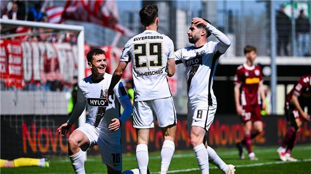 Kantersieg gegen Regensburg: Elversberg bleibt oben dran Die SV Elversberg mischt nach einem klaren Sieg gegen Jahn Regensburg weiter im Aufstiegskampf der 2. Bundesliga mit.