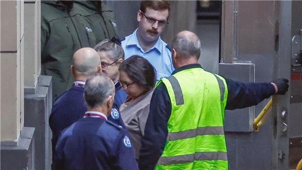 Lebenslange Haft für Giftpilz-Mörderin in Australien Die Täterin muss mindestens 33 Jahre in Haft.