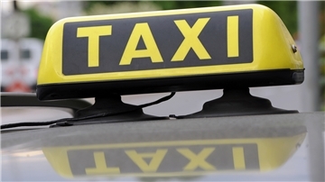 Die Taxi-Fahrer in Bremerhaven bleiben auch künftig unter sich - der Magistrat sieht keine rechtlichen Möglichkeiten für eine Kooperation mit Landkreis-Unternehmen.