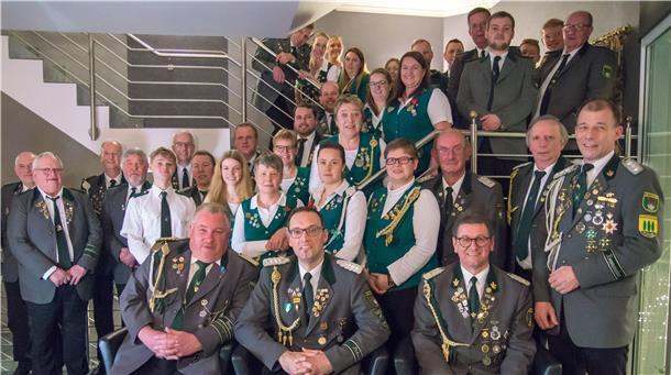 Gyhumer Schützenverein ist stolz auf sportliche Erfolge Die Teilnehmer der Generalversammlung stellten sich zu einem Erinnerungsfoto auf.