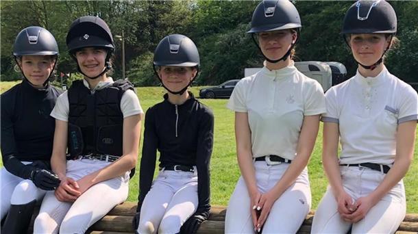 Die Teilnehmerinnen aus dem Reitverein Zeven (von links): Viktoria Luyten, Celina Weis, Anna von Helldorff, Lewann Müller und Lenja Reitman.