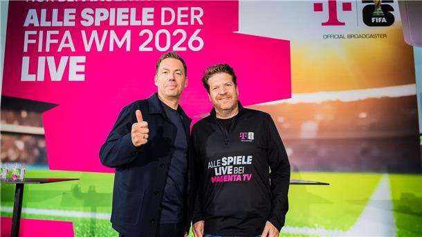 Nach TV-Deal der Telekom für WM 2026: Wer zeigt DFB-Auswahl? Die Telekom, hier Wolfgang Metze (Privatkunden-Geschäftsführer) und Arnim Butzen (TV-Chef), überträgt die Spiele von vier Fußball-Weltmeisterschaften.