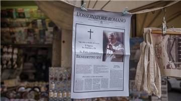 Die Titelseite der amtlichen Vatikanzeitung „L’Osservatore Romano“.