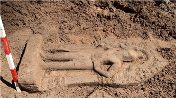 Die Torwächter sind rund einen Meter groß und wurden am Nordeingang von Angkor Thom entdeckt. 