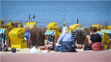 Die Touristen sind nach dem Corona-Lockdown wieder in Cuxhaven. Viele nutzten das gute Wetter zu Pfingsten für einen Trip an die Nordsee.