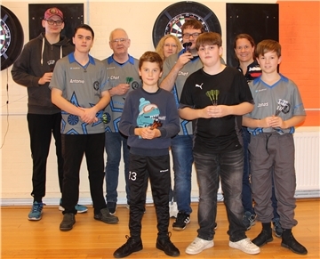 Die Trainingsgruppe Mittwoch der Darts-Sparte des TuS Zeven.