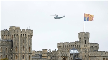 Die Trumps sind auf Schloss Windsor angekommen. 