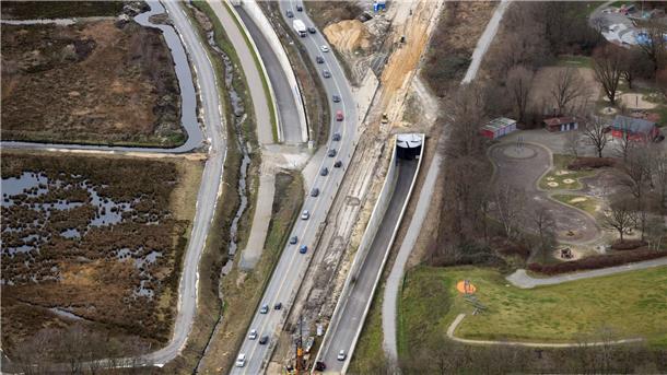 Immer neue Perspektiven: Frische Fotos vom Hafentunnel Die Tunneleinfahrt in Höhe des Spielparks Leherheide.