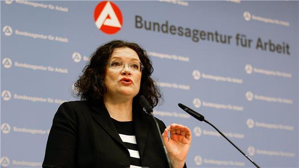Nahles: Schulen sollen besser auf Berufswahl vorbereiten „Die Überfülle der Möglichkeiten bei über 300 dualen Ausbildungsberufen verunsichert viele Jugendliche und ihre Eltern“, sagt die Chefin der Bundesagentur für Arbeit.