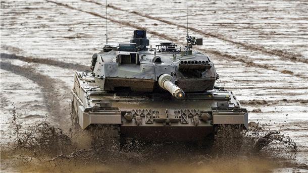 Lieferung beschlossen: Was bringt der Leopard der Ukraine? Die Ukraine und weitere Länder haben lange auf die Lieferung gedrängt: ein Leopard-Kampfpanzer vom Typ 2A6.