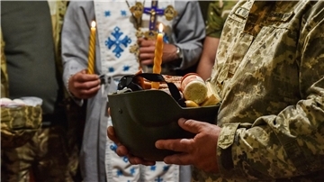 Die Ukrainer feiern das orthodoxe Osterfest, und die Soldaten der ukrainischen Streitkräfte halten sich auch an der Front an die nationalen Traditionen.