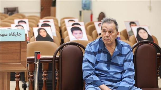 Lebenszeichen von zum Tode verurteilten Deutsch-Iraner Die undatierte Aufnahme zeigt den Deutsch-Iraner Djamshid Sharmahd in einem Teheraner Revolutionsgericht.
