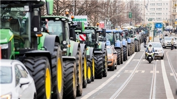 Die Union will dem Gesetz nur zustimmen, wenn SPD, Grüne und FDP auf die geplante Streichung der Steuervergünstigung beim Agrardiesel verzichten.
