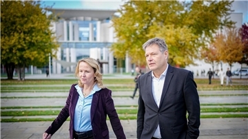 Die Unionsfraktionsspitze wirft Bundeswirtschaftsminister Robert Habeck und Bundesumweltministerin Steffi Lemke fehlende Transparenz vor.