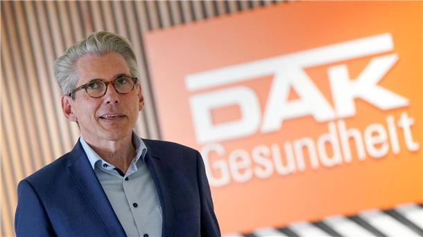 DAK-Chef Storm: Zeitenwende auch in Gesundheitspolitik nötig Die unterschiedliche Behandlung von GKV- und Privatversicherten beim Bürgergeld ist aus Andreas Storms Sicht ein „sozialpolitischer Skandal erster Ordnung“.