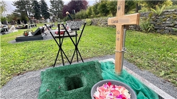 Die Urne der in Friedland getöteten Liana wurde auf dem Friedhof in Heilbad Heilgenstadt beigesetzt.
