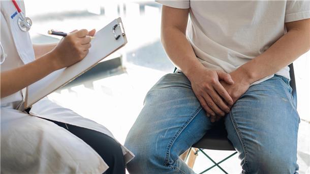 Die Urologin Dr. Sandra Seseke und Prof. Dr. Gencay Hatiboglu informieren beim kostenlosen Lesertelefon am 12. Juni über Diagnose, Therapie und Alltag mit Prostatakrebs. 