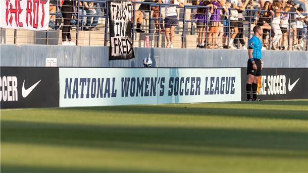 Die US-Frauenfußballprofiliga NWSL hat einen wegweisenden Tarifvertrag besiegelt.