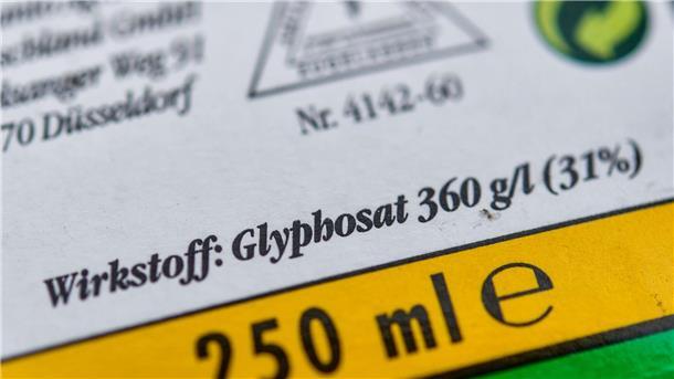 Glyphosat - Noch keine Mehrheit für neue Zulassung in Sicht Die Verpackung eines Unkrautvernichtungsmittel, das den Wirkstoff Glyphosat enthält.