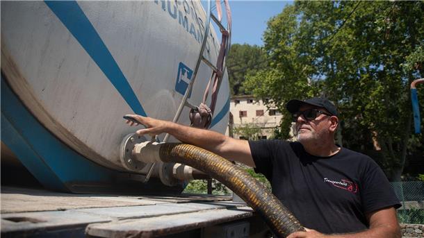 Die Versorgung kann oft nur per Tanklastwagen gesichert werden. (Archivbild)