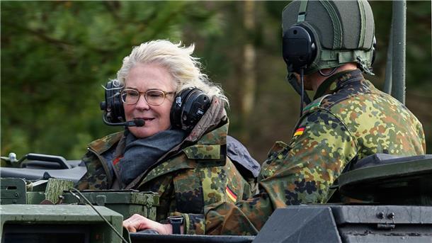 Die Verteidigungsministerin Christine Lambrecht steht in der Kritik.